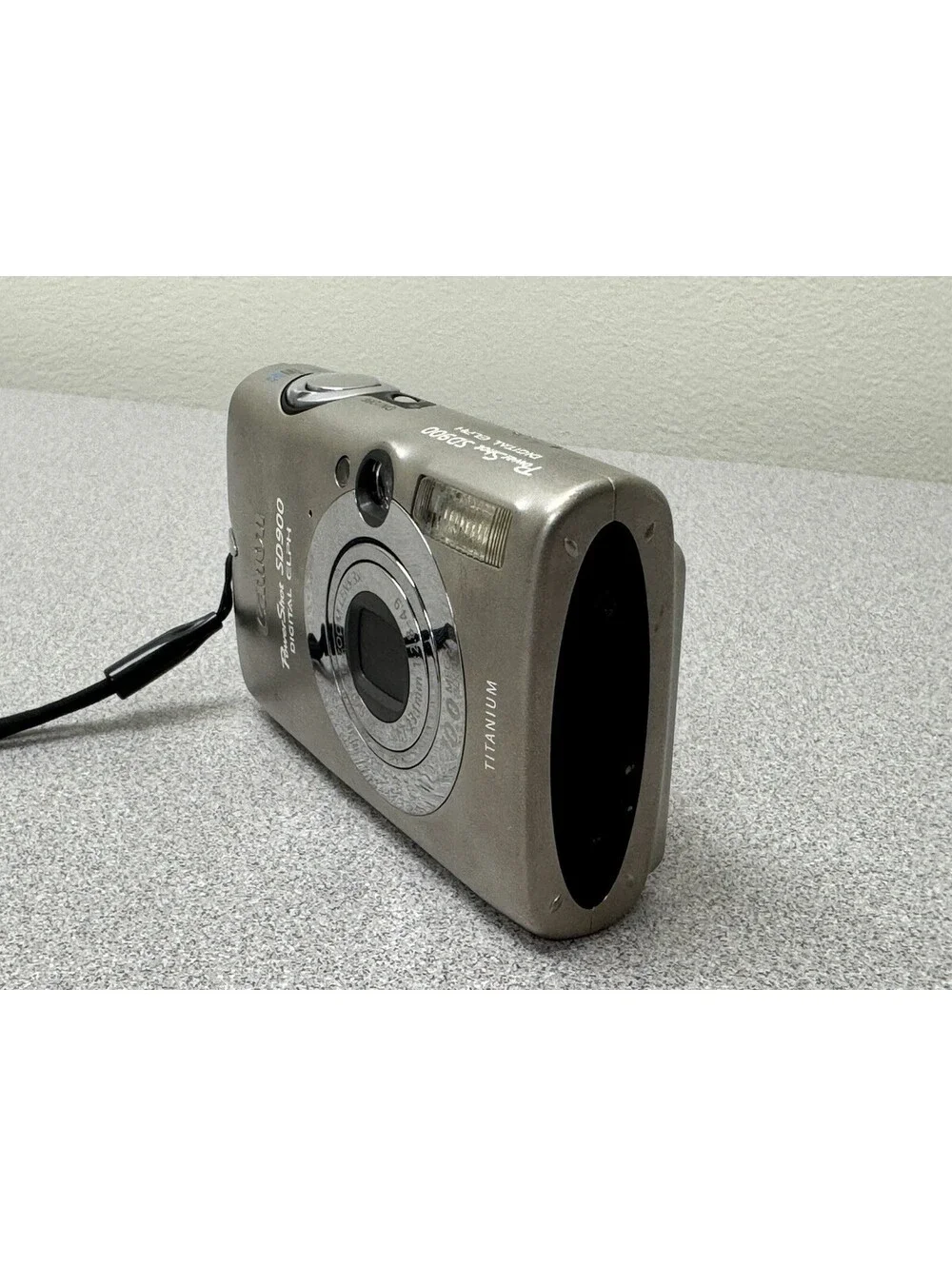 Canon PowerShot Digital ELPH SD900 10MP Camera + Charger/Battery -Tested Works